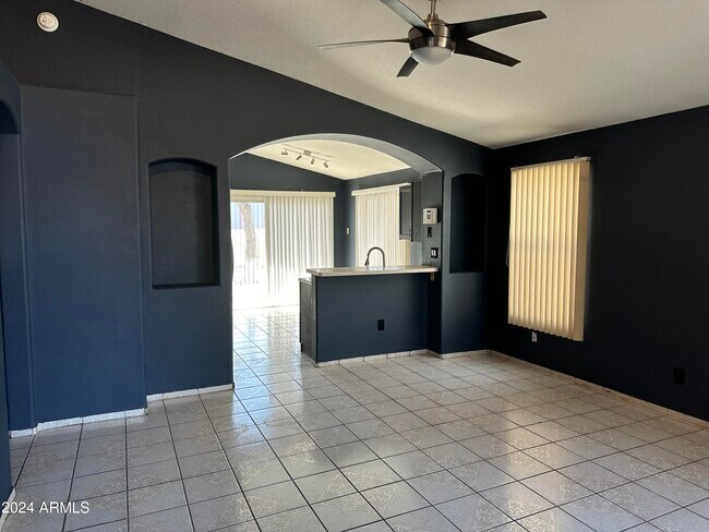 Foto del edificio - 8803 W Coronado Rd