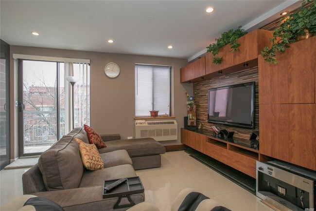 Foto del edificio - 133-26 Avery Ave
