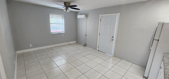 Building Photo - 755 Harem Ave
