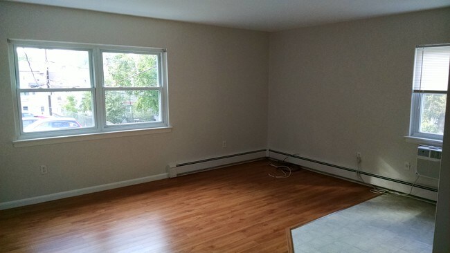 Building Photo - 50 Elm St