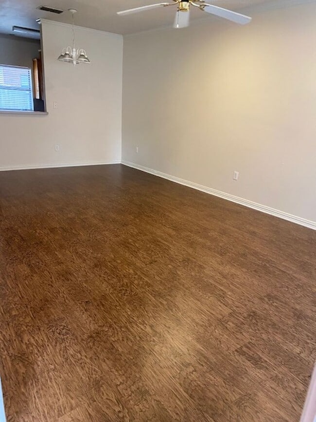 Foto del edificio - 2 BEDROOM 2.5 BATH TOWNHOME