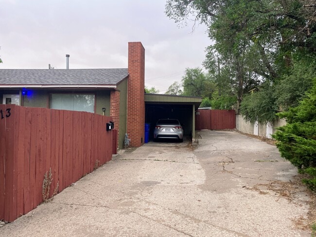 Photo - 513 W Uintah St House