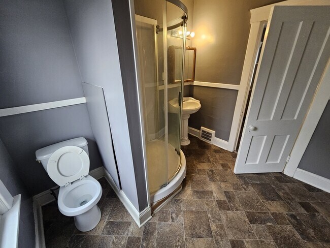 Foto del edificio - 2059 W 105th St