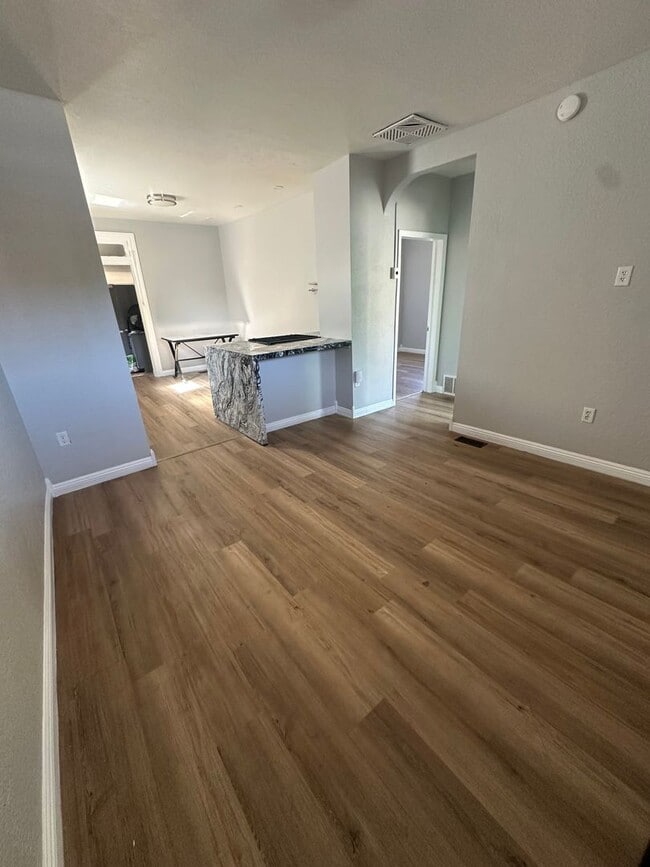 Building Photo - GORGEOUS Home!