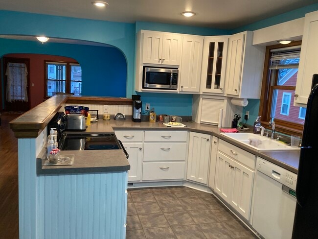 Cocina con mucho espacio de almacenamiento. - 335 Water St