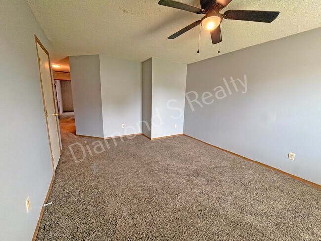 Building Photo - 1441 W Rainey St