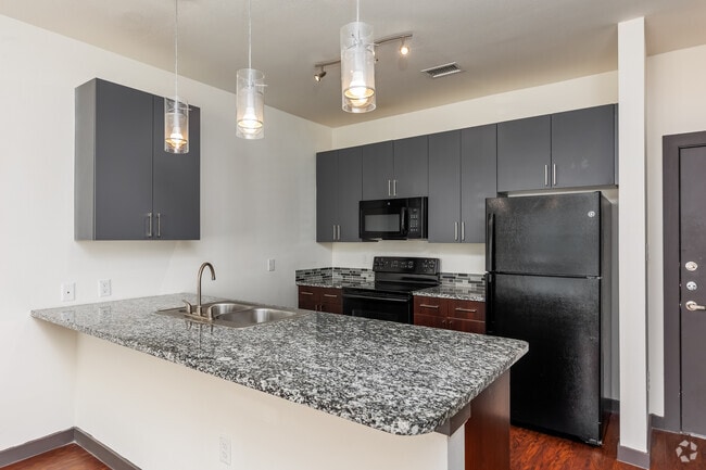 1BR, 1BA - 628SF - Kitchen - SEVEN TWELVE LOFTS