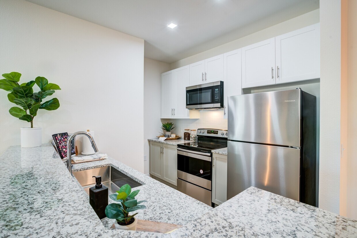 The Caroline 1906 GRIFFIN Rd Lakeland, FL