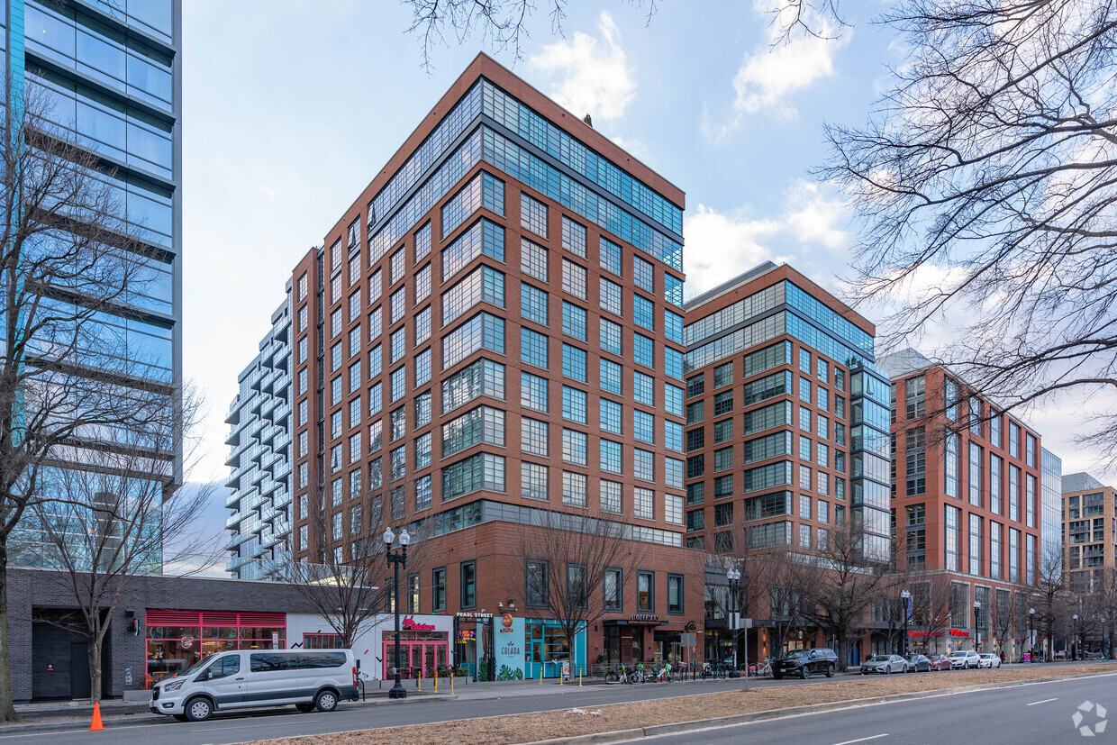 45 Sutton Sq SW - Vio