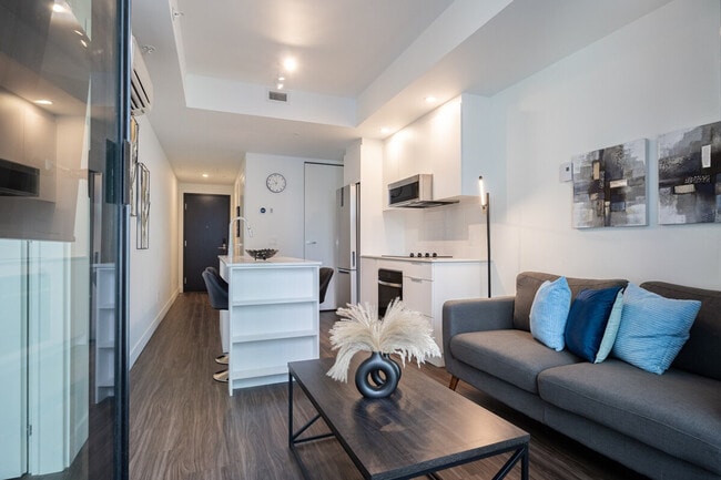 Building Photo - 665 Rue Versailles