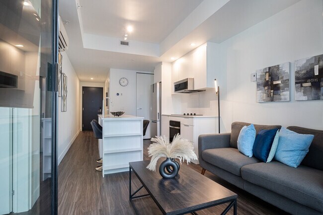 Photo du bâtiment - 665 Rue Versailles