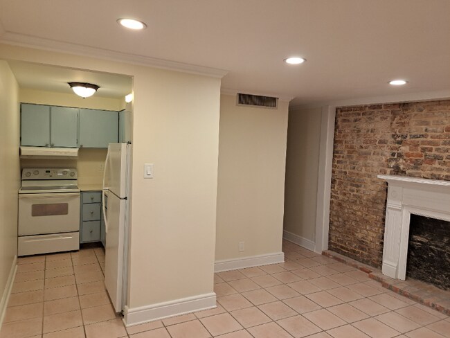 Foto del edificio - 617 Dauphine St