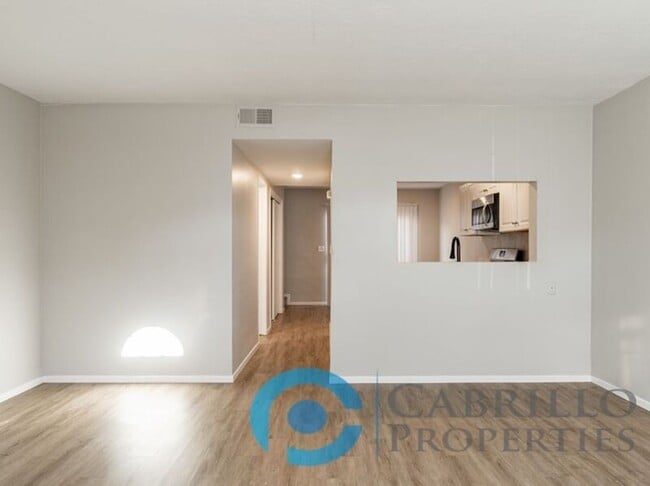 Building Photo - 595 7th St