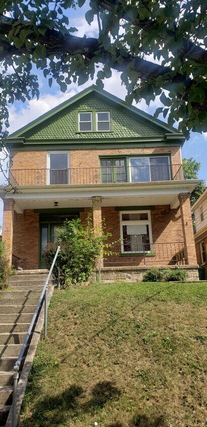 Front - 970 Kirbert Ave