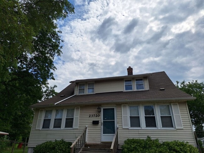 Foto del edificio - 23720 Shakespeare Ave