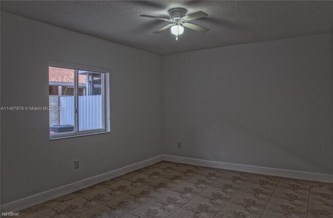 Foto del edificio - 3 br, 2 bath House - 8390 NW 103rd St Apt ...