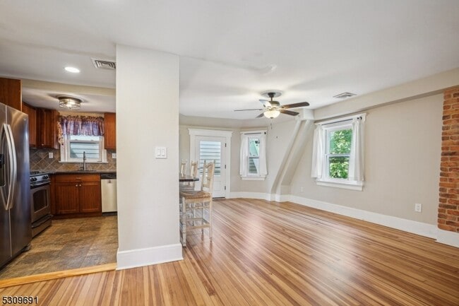 Building Photo - 184 Bellevue Ave