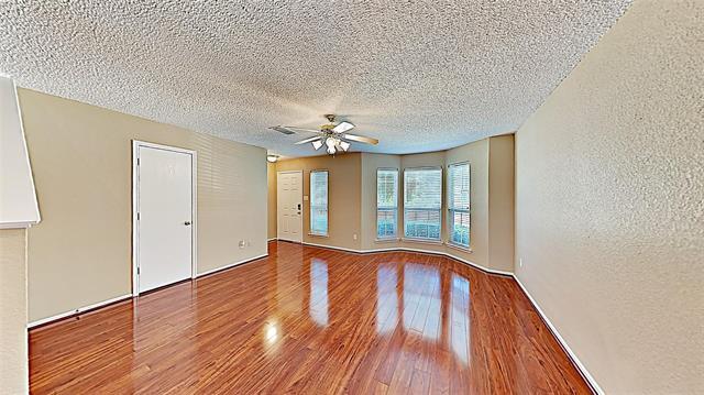 Foto del edificio - 5705 Giddyup Ln