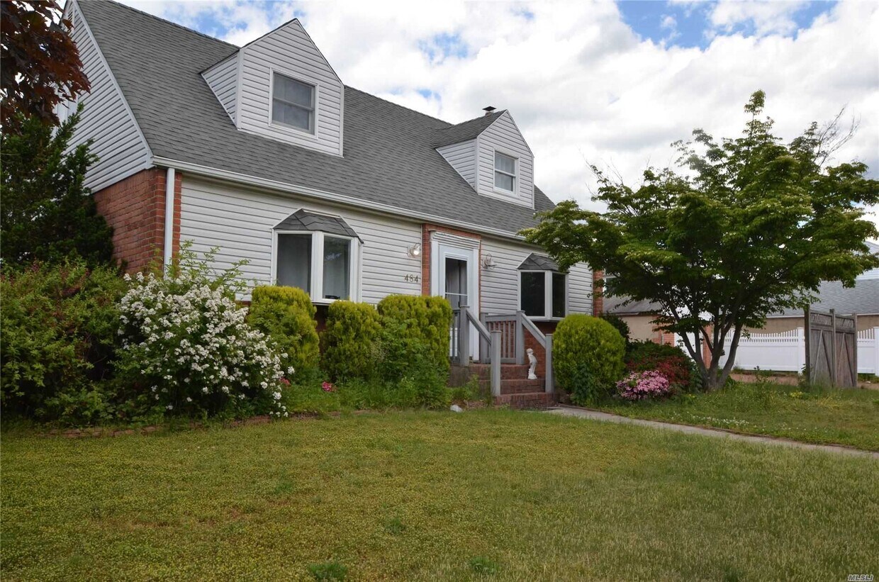 484 Croyden Rd, Garden City, NY 11530 House Rental in Garden City, NY