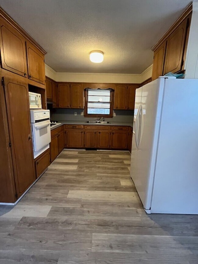 Foto del edificio - Just off Dave Lyle Blvd, close to shops and restaurants!