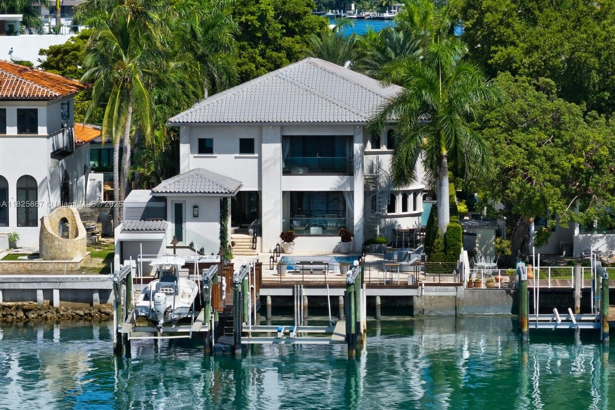 Primary Photo - 176 S Hibiscus Dr