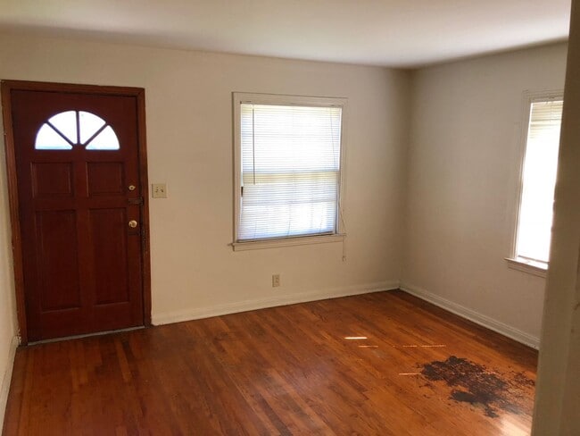 Building Photo - 1902 Shelby Ave