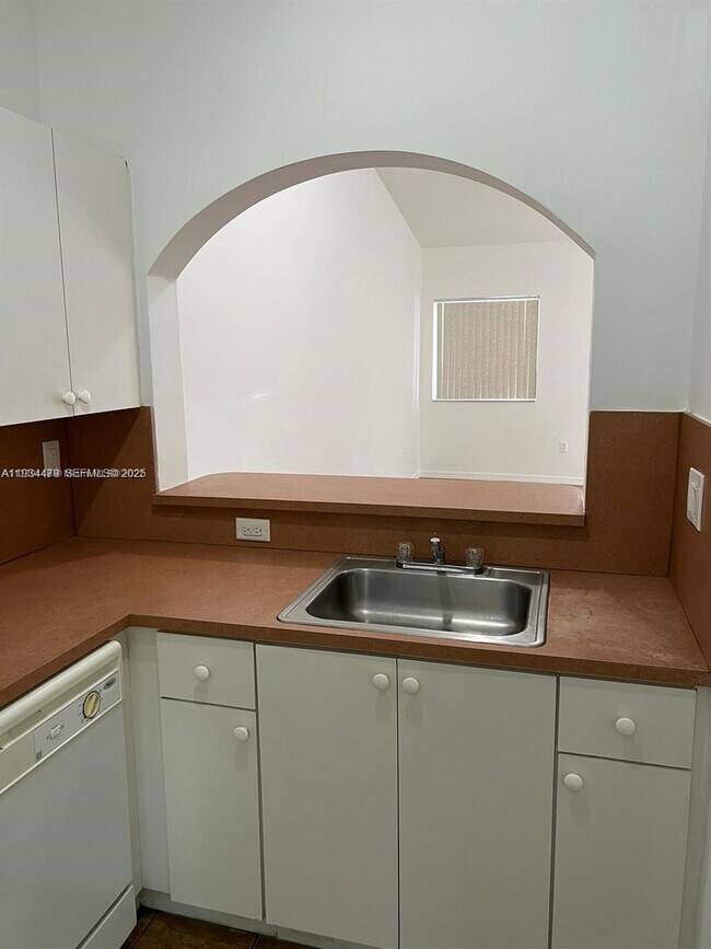 Building Photo - 2911 SE 13th Rd