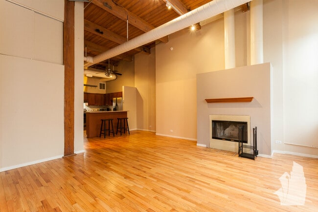 Building Photo - 525 N Ada St