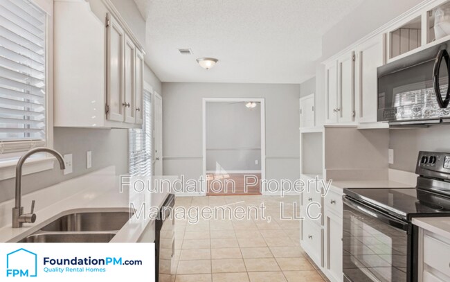 Building Photo - 9927 Sequoia Ln