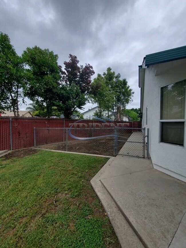 Foto del edificio - Beautiful Yuba City home on a large lot