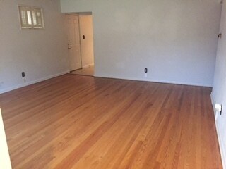 Building Photo - 3 bedroom home available in Rockford