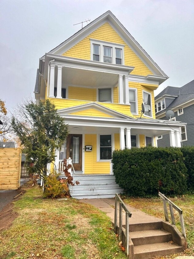 Foto principal - 49-49 Pendleton St