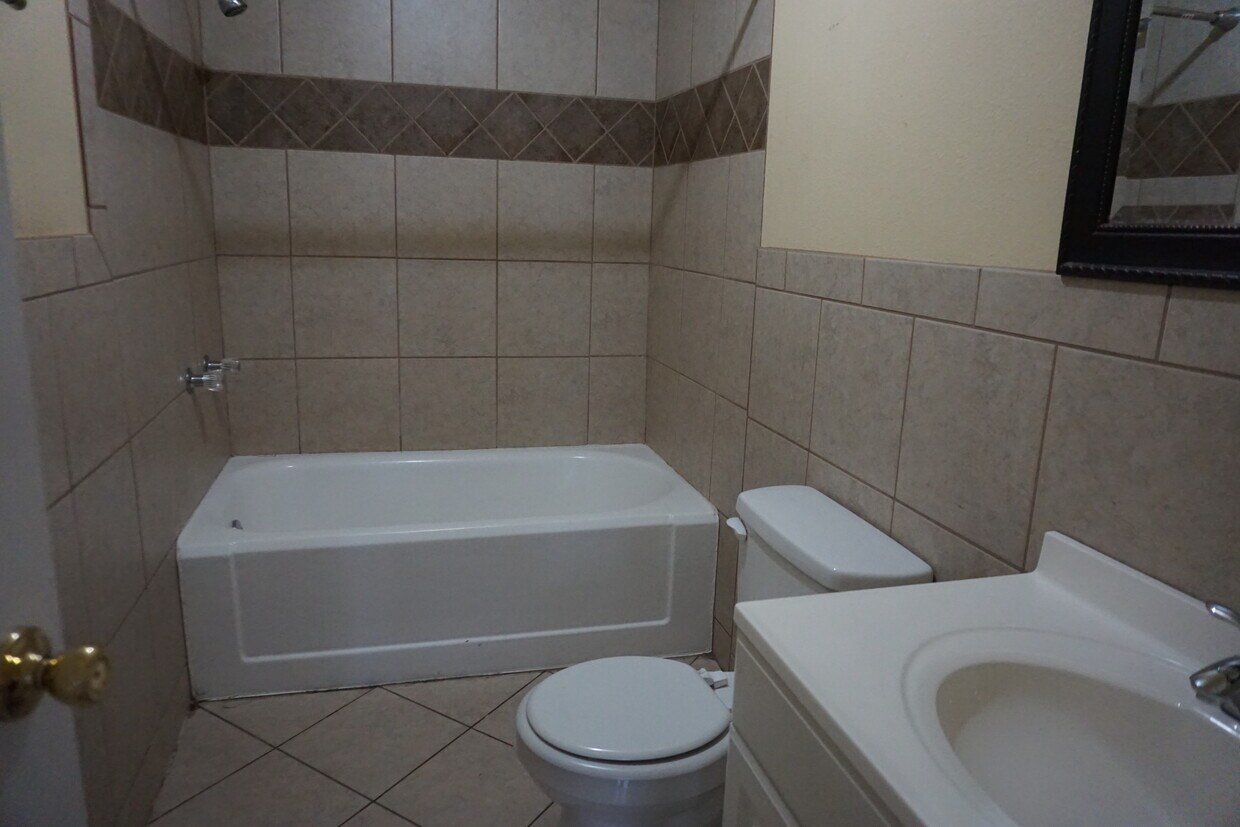 Primary Photo - 2111 Princeton Ave