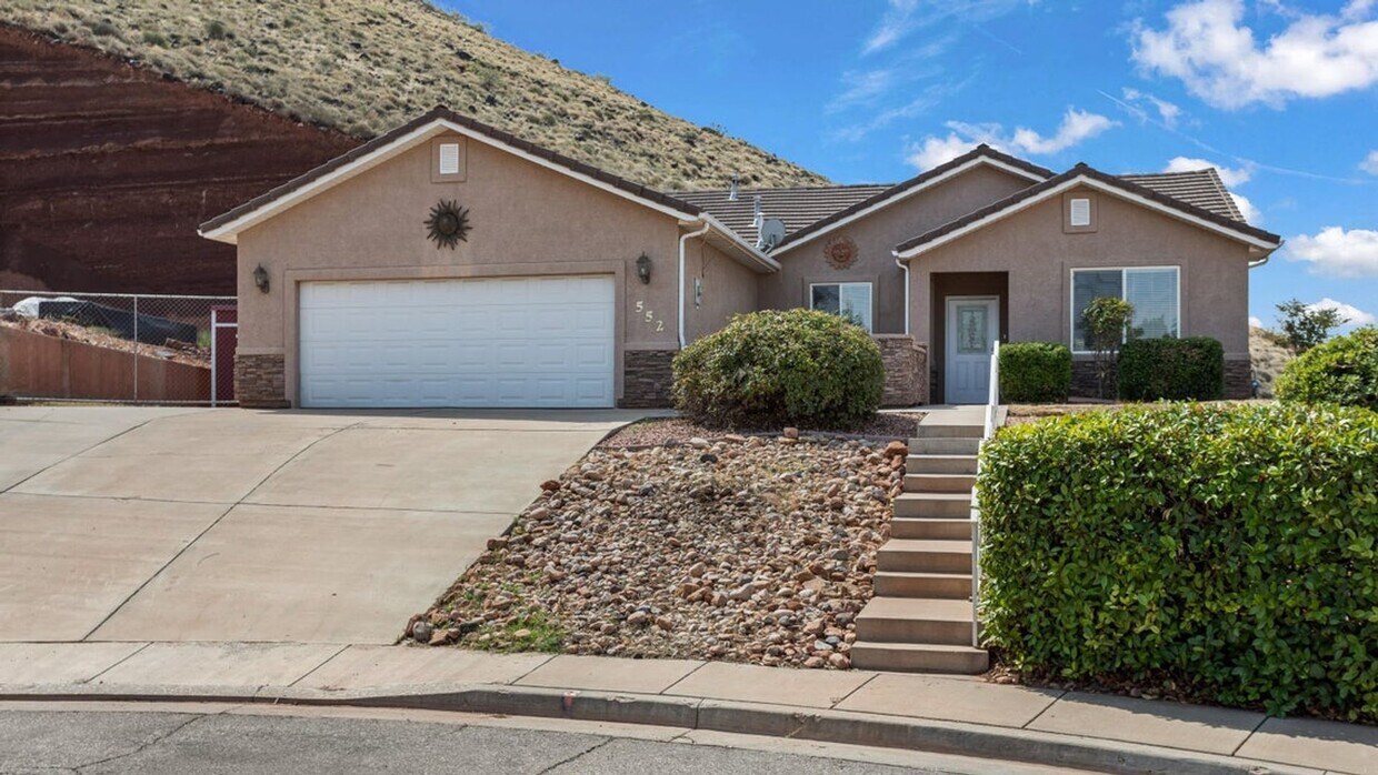 Foto principal - GORGEOUS VALLEY VIEWS! 3 Bedroom Home!