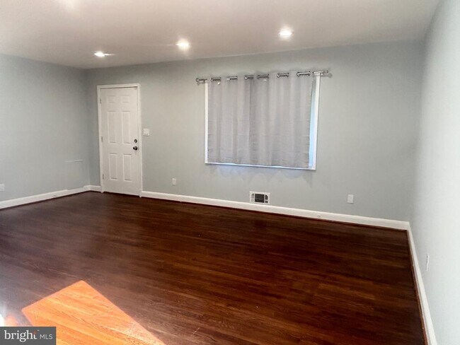 Foto del edificio - 9103 Wallace Rd