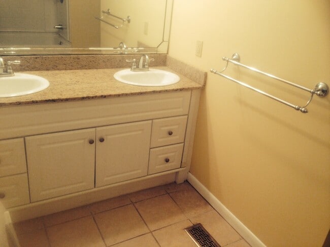 Building Photo - 2209 Jerry Jones Dr