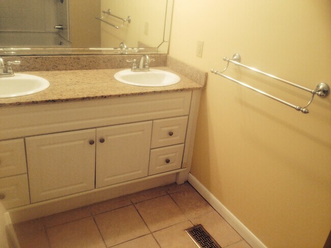 Foto del edificio - 2209 Jerry Jones Dr