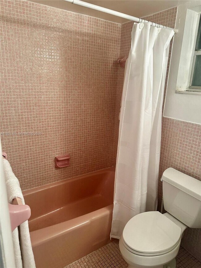 Foto del edificio - 1855 Plunkett St