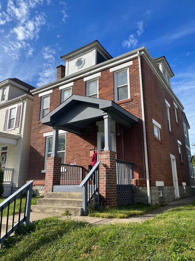 Front of house - 656 Siebert St