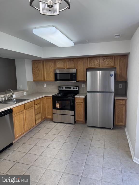 Foto del edificio - 46070 Callas Way