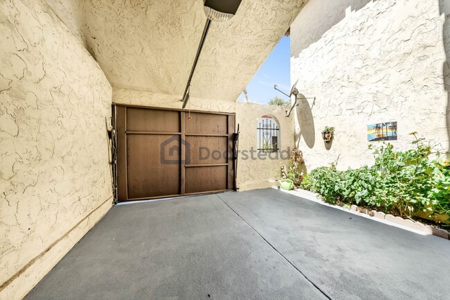 Building Photo - 5104 Westmont Ave