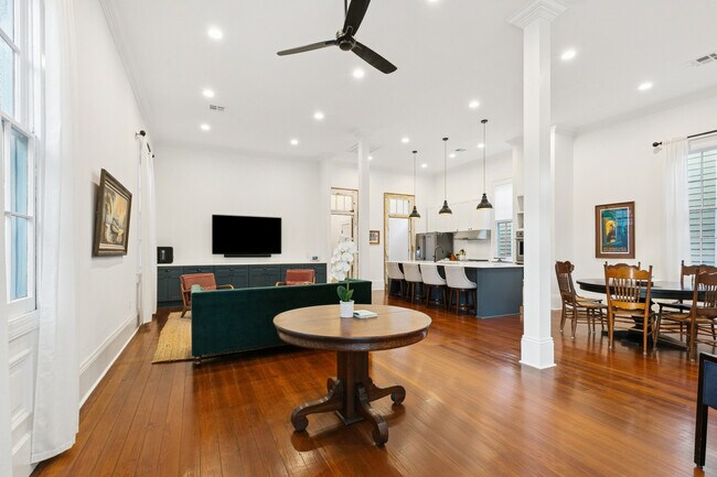 Building Photo - 2335 N Rampart St