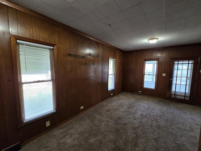 Building Photo - 307 Riehl St
