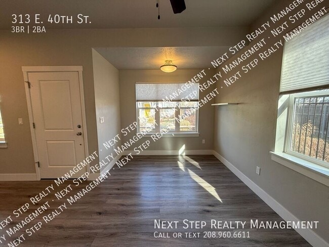 Building Photo - 313 E 40th St