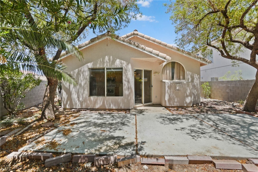 Foto del edificio - 8473 Birthstone Ave