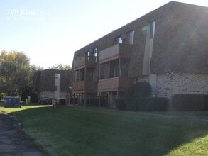 Building Photo - 123 Fox Hill Ln