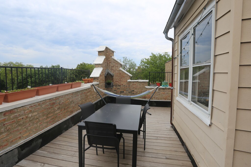Primary Photo - 3524 N Marshfield Ave