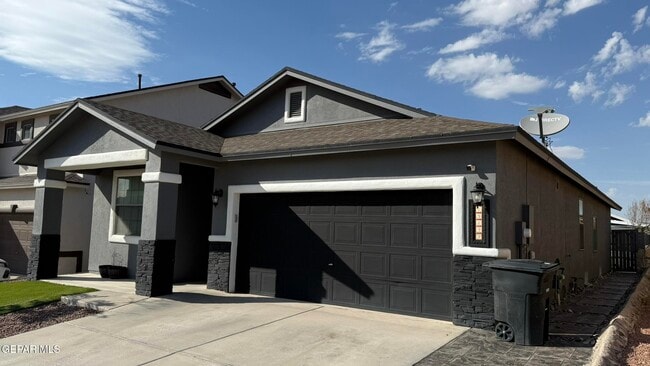 Building Photo - 13139 Saker Dr