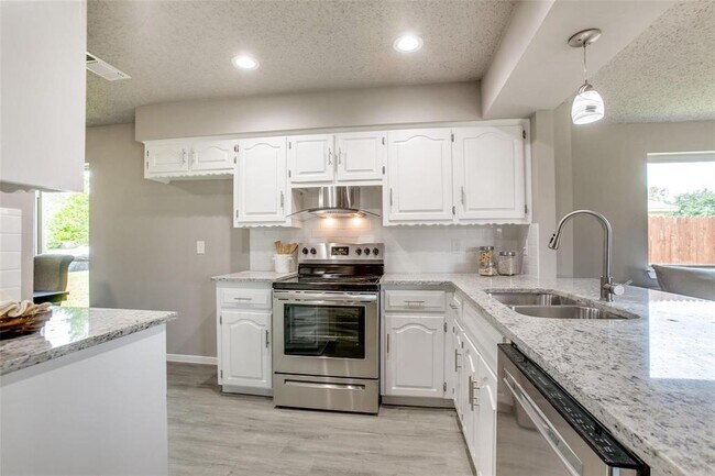 Foto del edificio - 2205 Richbrook Dr