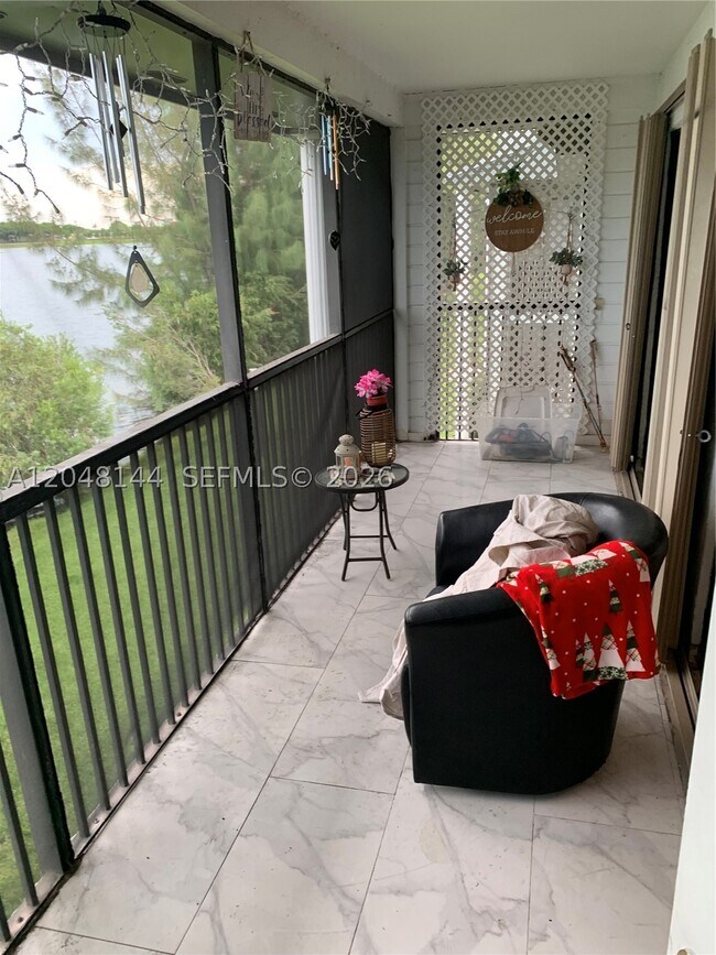 Foto del edificio - 468 NE 206th Ln